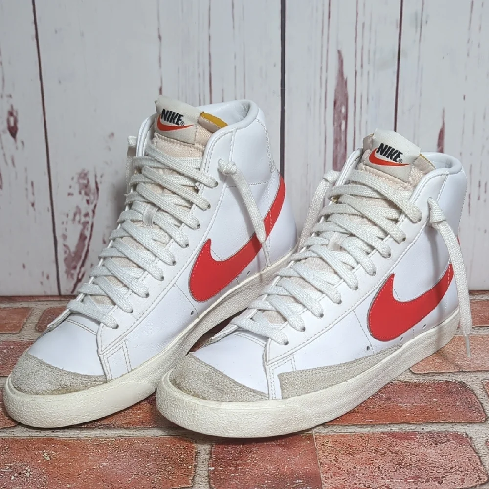 NIKE Sail White Blazer Mid 77 Habanero Red Logo High‎ Top Sneaker Women's 9.5
